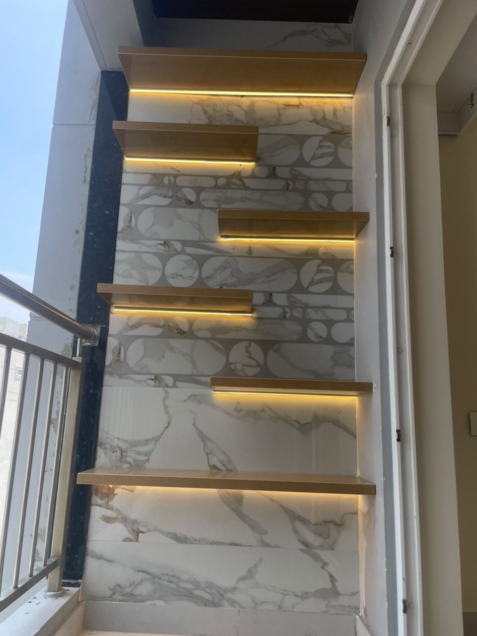 Wall Mounted Shelf with Lighting